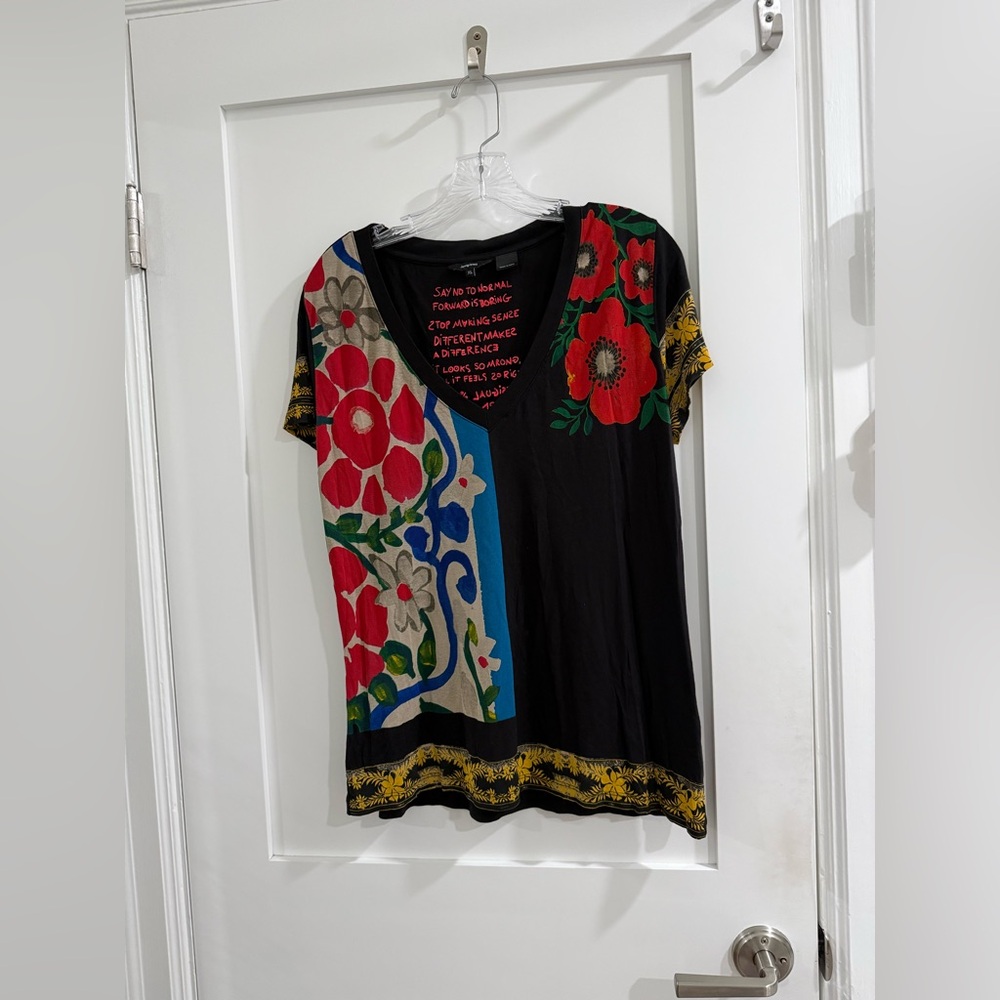 Desigual black short sleeve v neck w/ many patterns / colorblock + foil accents